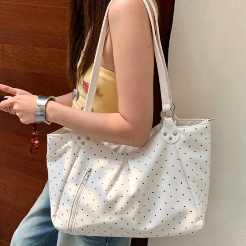 حقيبة يد كبيرة السعة من الجلد  - مراجعة Leather Work Duffle وسعره